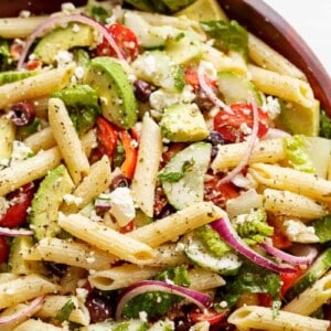 Lemon Herb Mediterranean Pasta Salad is loaded with so many Mediterranean salad ingredients, and drizzled an good Lemon Herb dressing