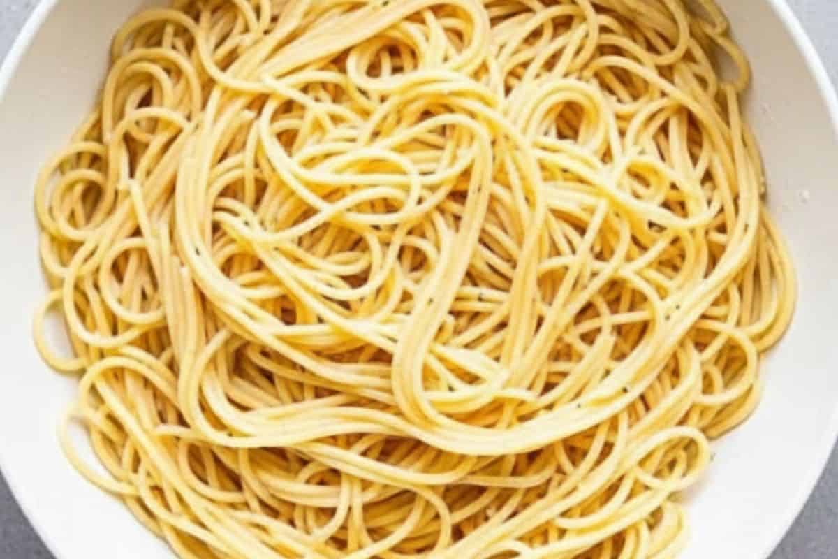 Boil the spaghetti according to package directions until al dente. Drain, rinse under cold water, and place into a large bowl.