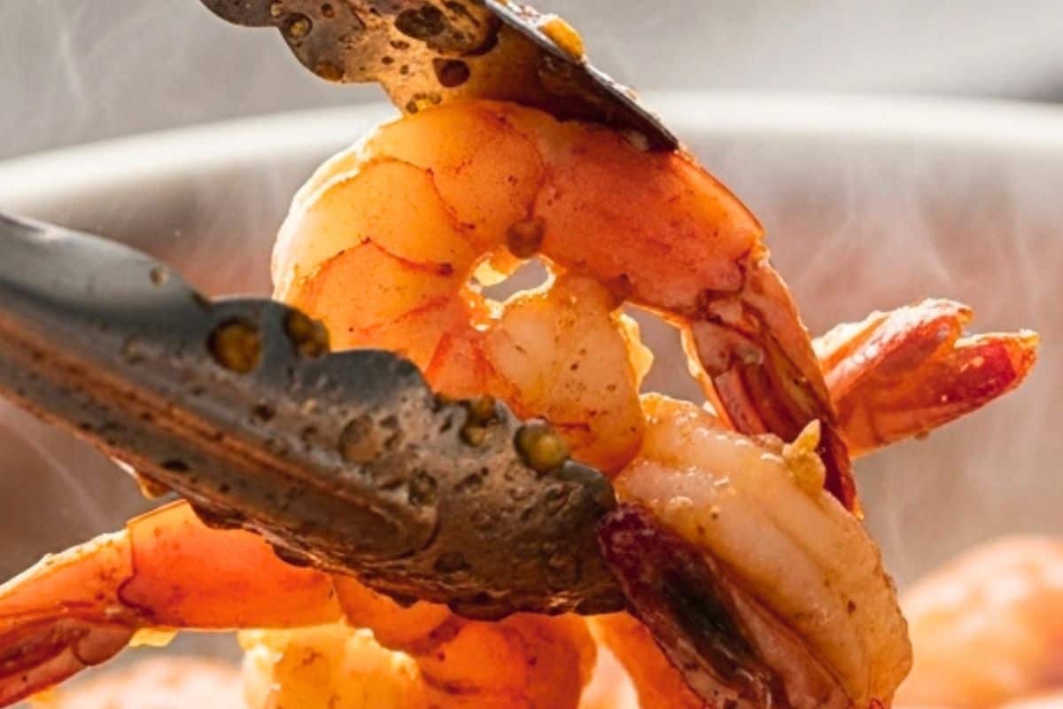 Add the remaining oil and sear the rest of the shrimp the same way.