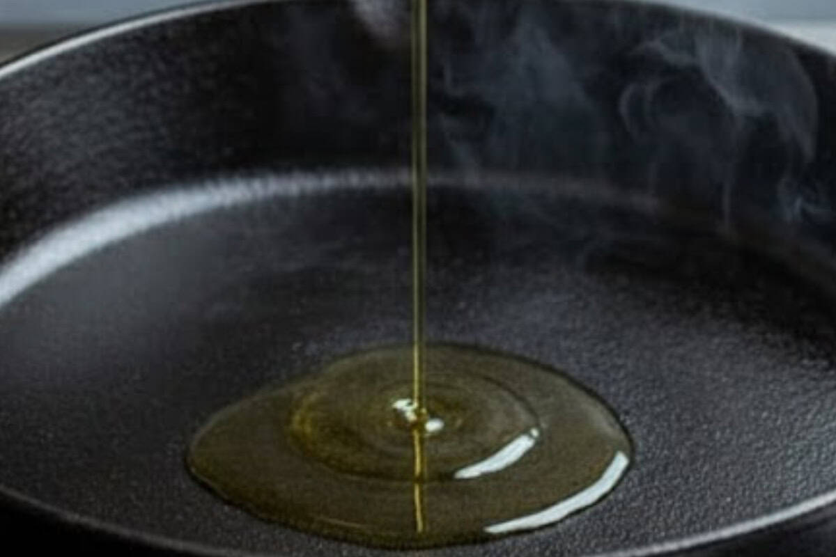 Drizzle a skillet or nonstick pan with oil and heat over medium-high