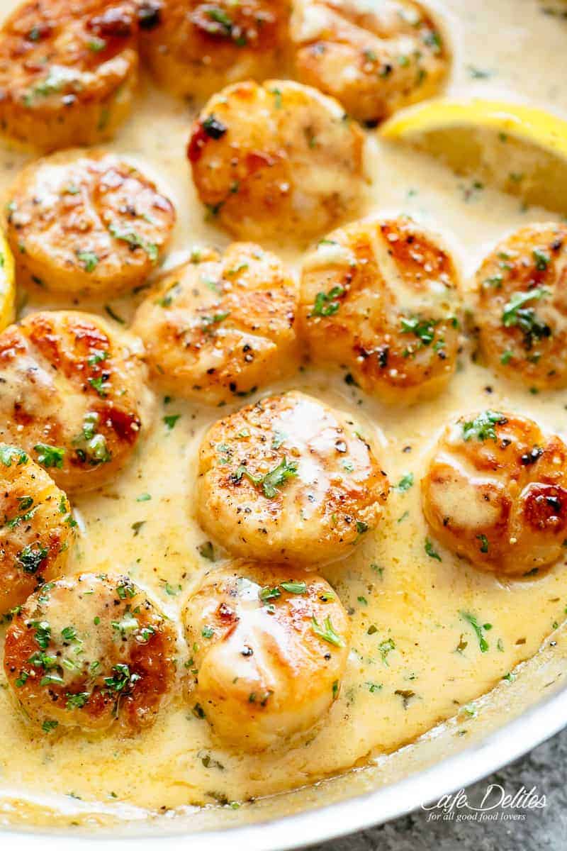 11 pieces of Creamy Garlic Scallops in a pan