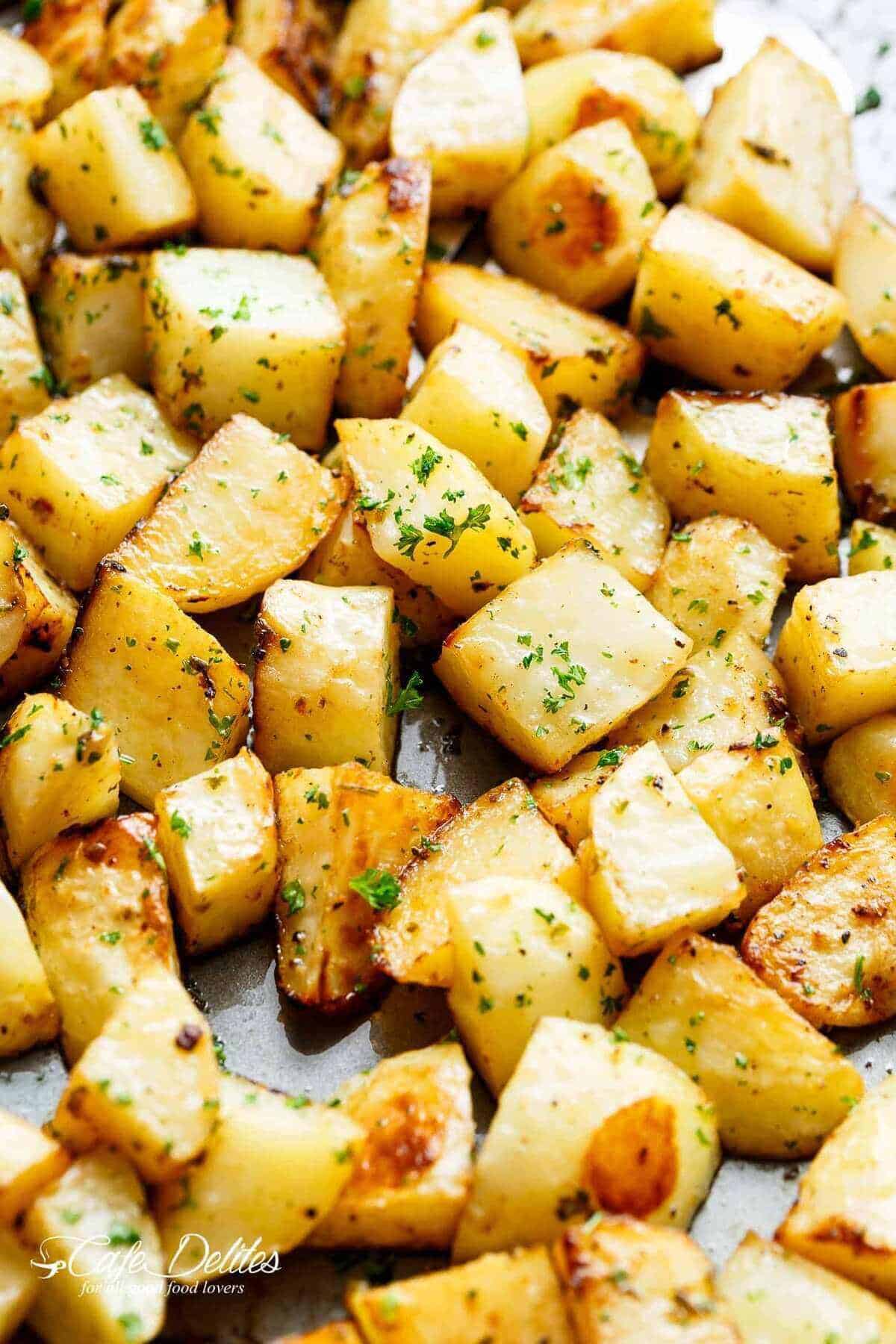 Crispy Garlic Roasted Potatoes