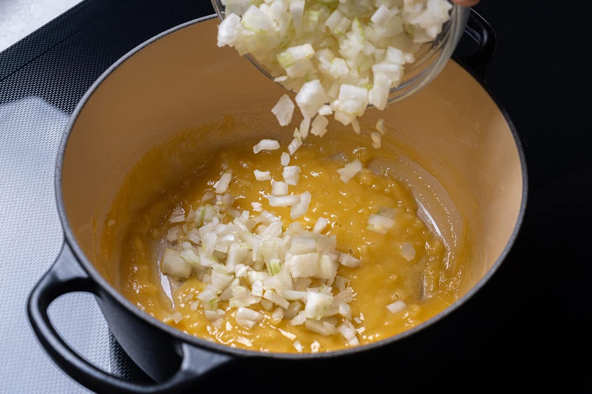 pot with flour, garlic and onion