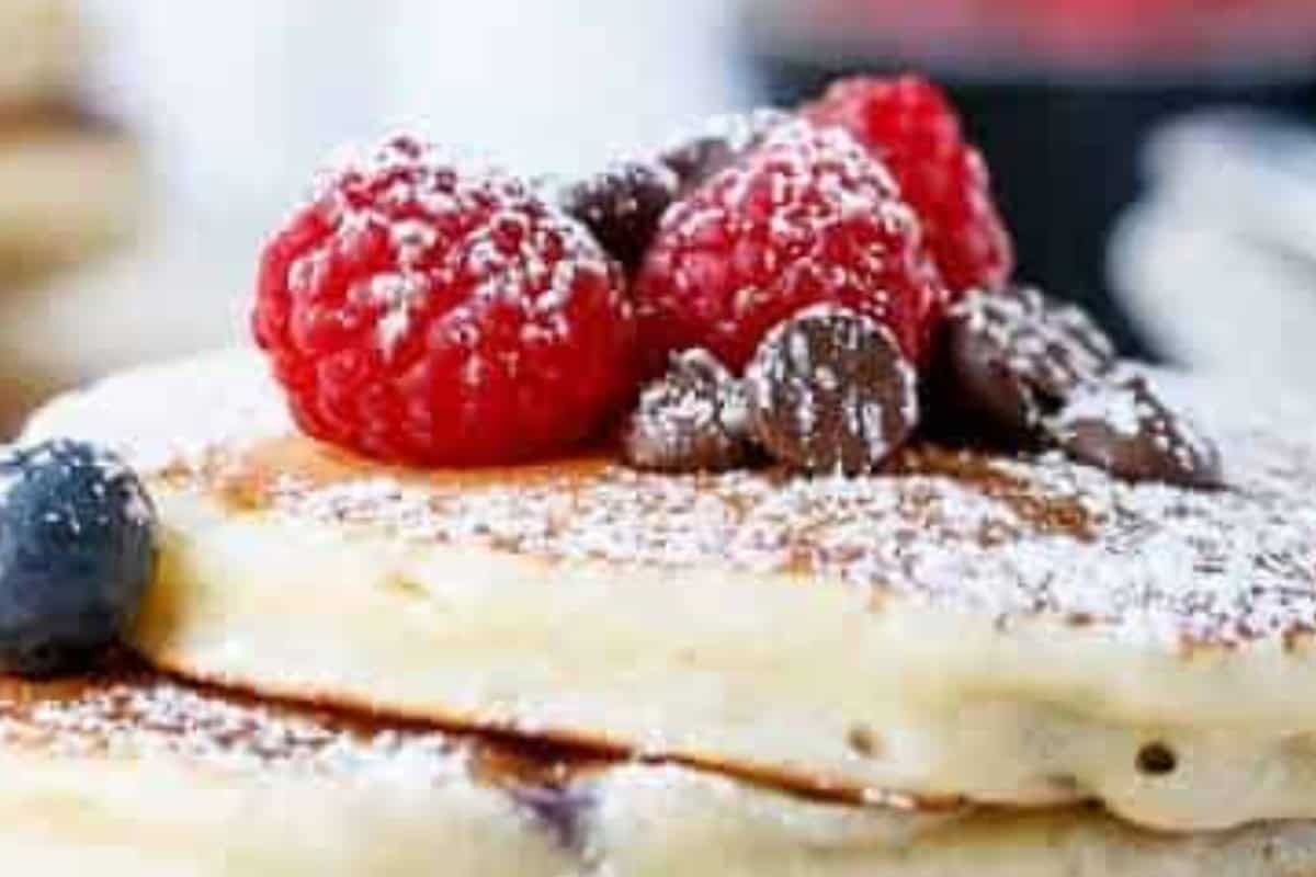 Stack pancakes, dust with icing sugar, and top with extra berries.