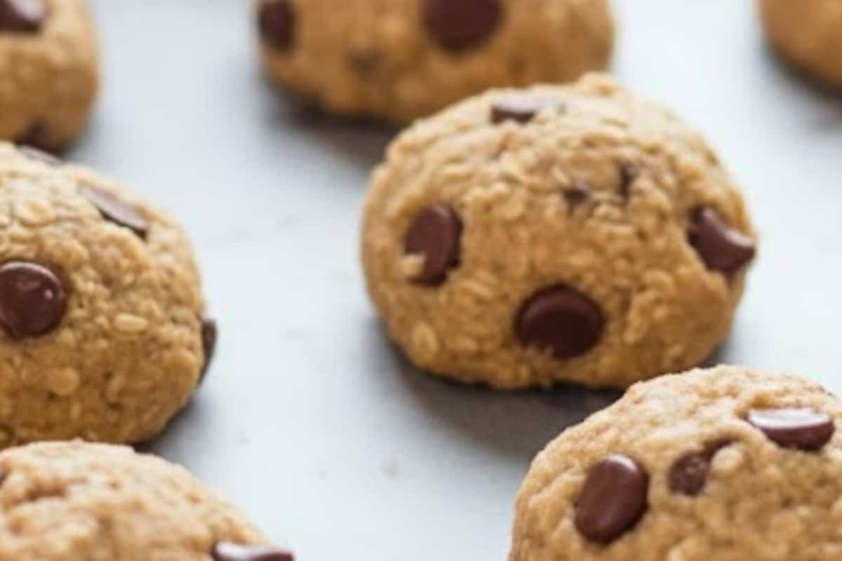 Drop one tablespoon of cookie dough onto the prepared tray for each cookie.