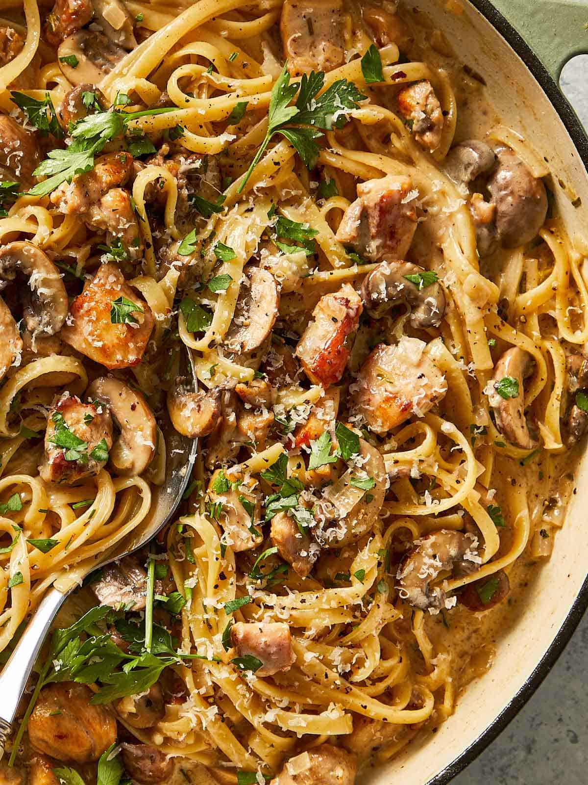 One Pot Chicken Alfredo (With Mushrooms)