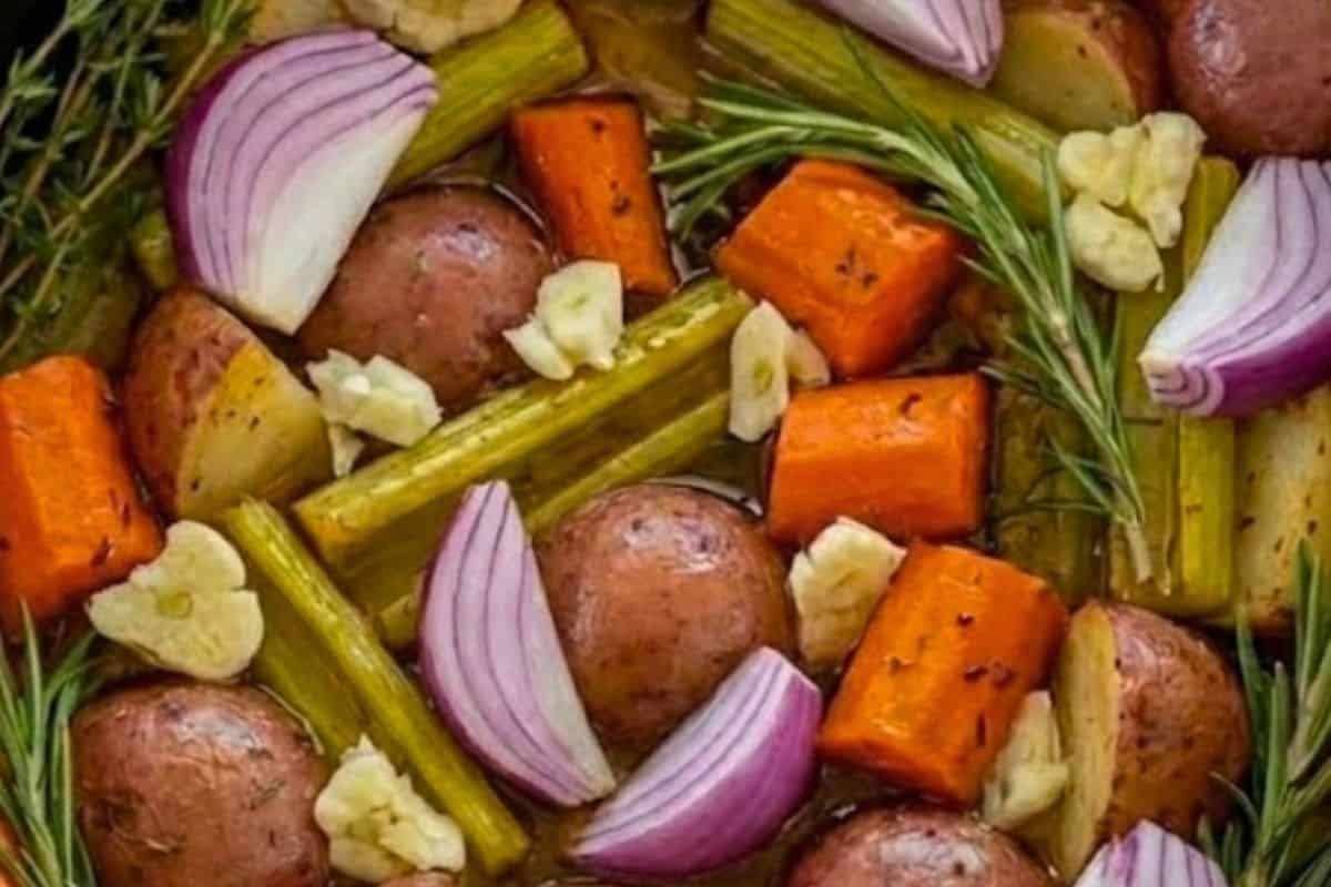 Arrange celery, carrots, onion, smashed garlic, red potatoes, rosemary and thyme in a 6-quart slow cooker