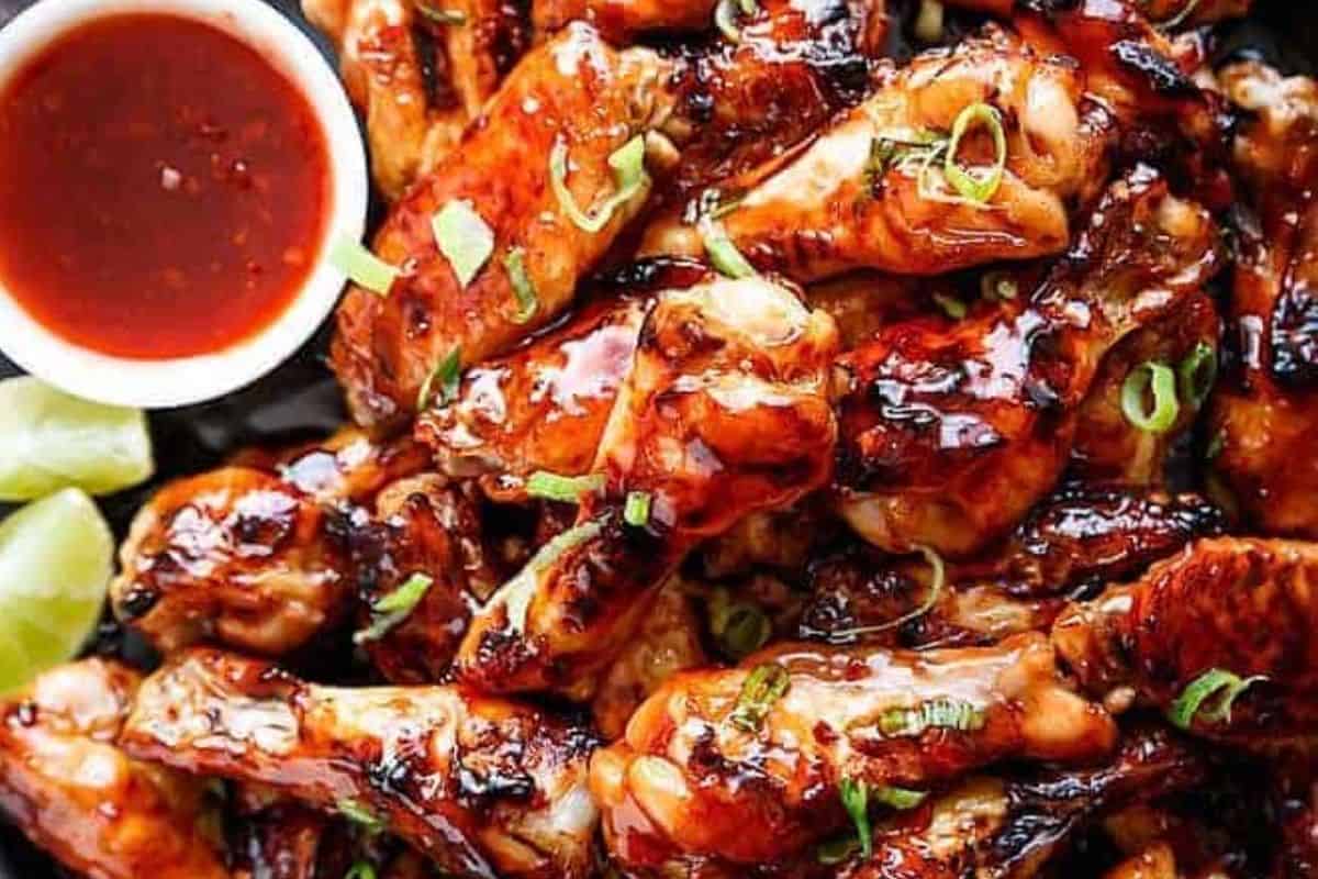 Garnish the chicken wings with cilantro, green onions and chili flakes.