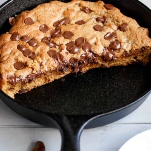 a reliable buttery and gooey Nutella stuffed deep dish chocolate chip skillet cookie