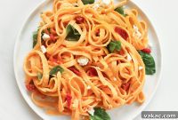 20-Minute One-Pot Vegan Creamy Red Pepper Pasta