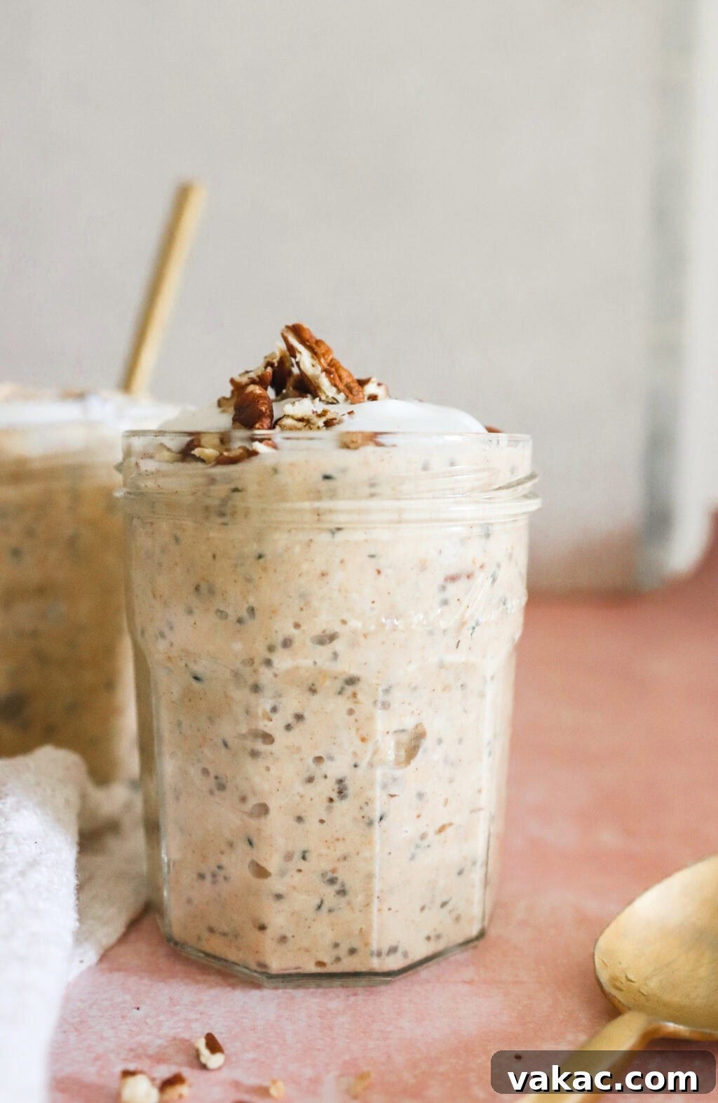 Effortless Autumn Bliss: Pumpkin Pie Spice Overnight Oats 7 Easy & Filling Pumpkin Pie Spice Overnight Oats in glass jars on a pink counter