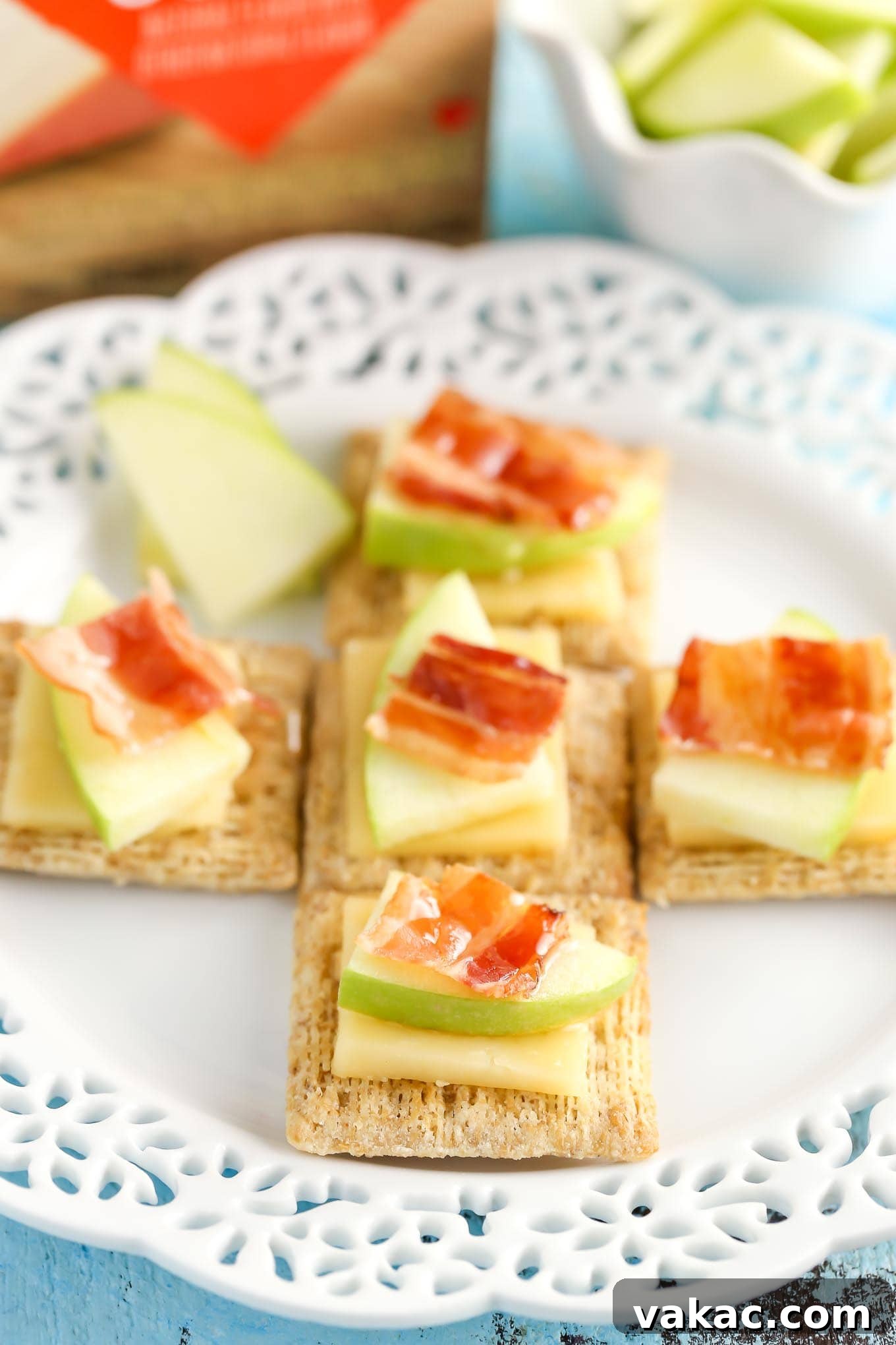 Sweet & Smoky Apple Bacon Gouda Bites 2 Delicious and easy Smoked Gouda, Apple, Bacon, and Honey Bites appetizer on TRISCUIT crackers