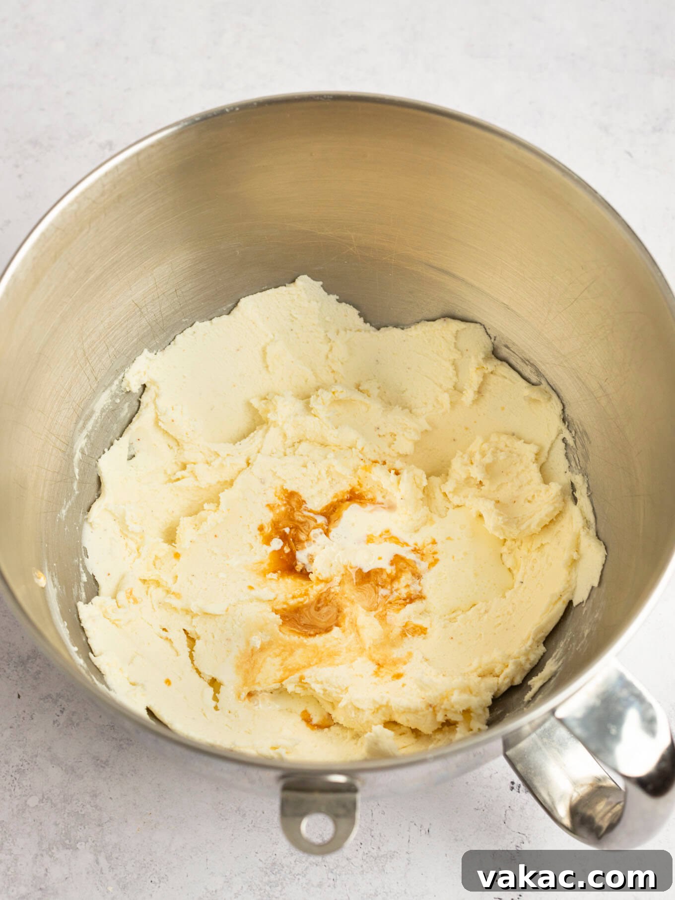 Caramelized Buttercream Dream 8 Heavy cream, vanilla extract, and salt added on top of the creamed butter and powdered sugar mixture.