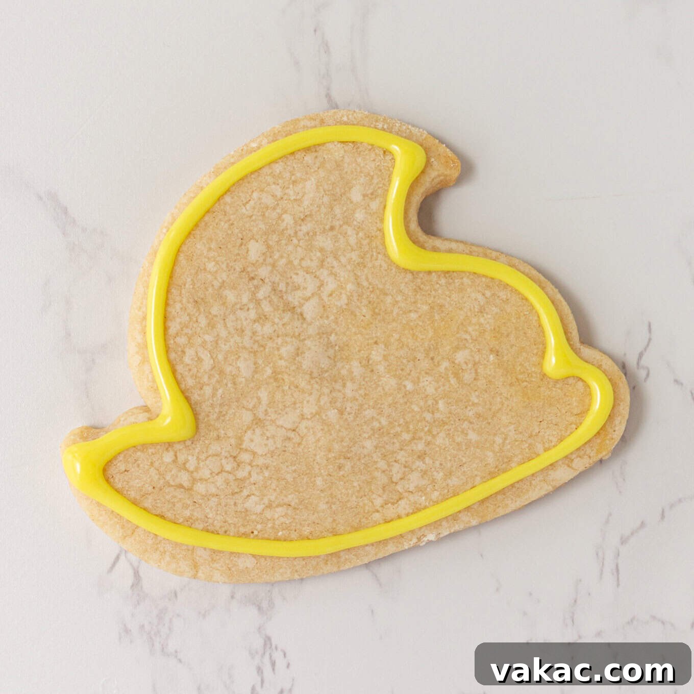 Hoppy Easter Cookies 6 A process shot showing a chick sugar cookie expertly outlined with yellow icing, forming a neat border for the flood.