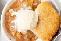 Classic Apple Cobbler with Cinnamon Crumble